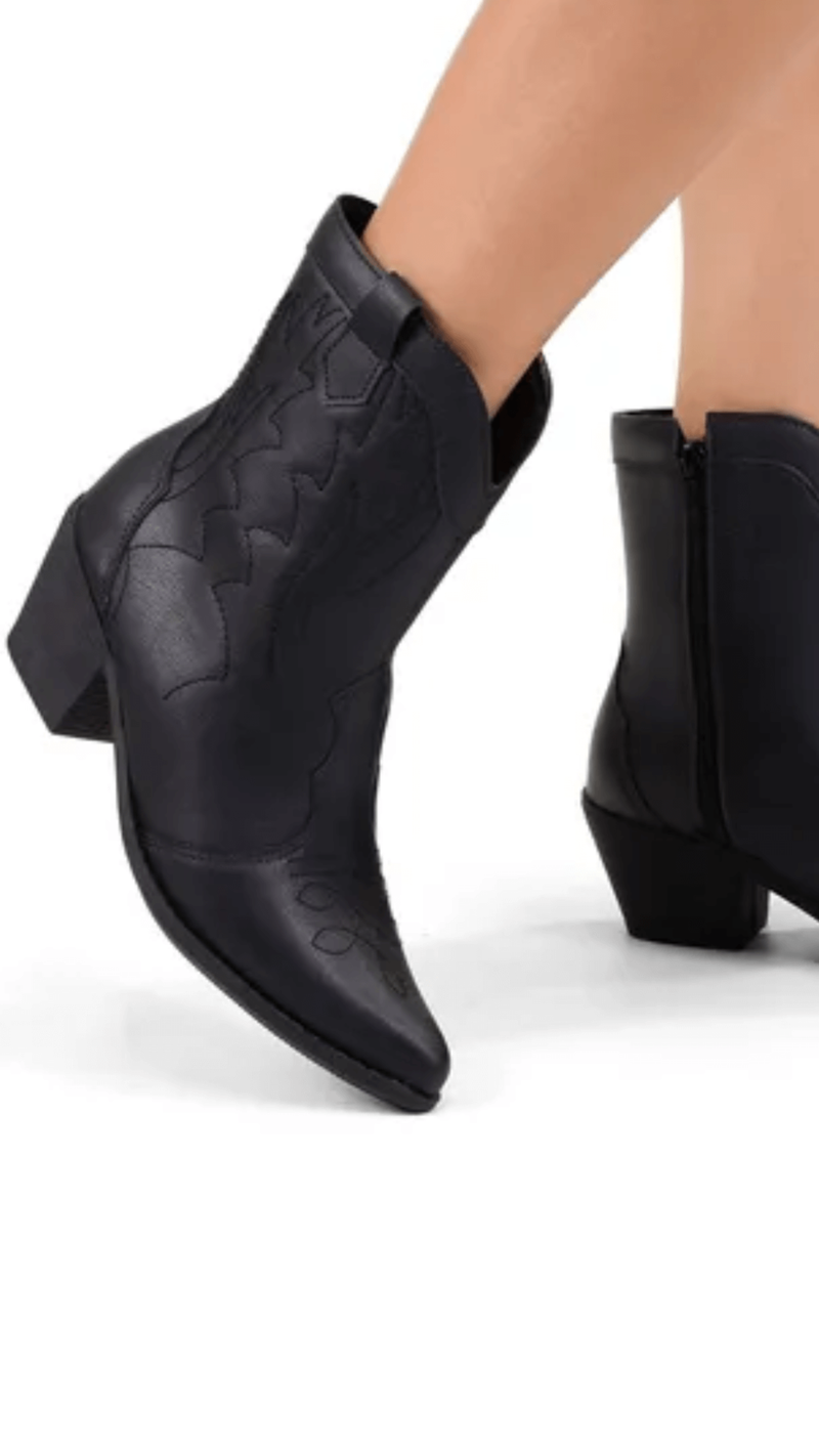 Bota Feminina Texana Bico Fino Cano Curto Preta