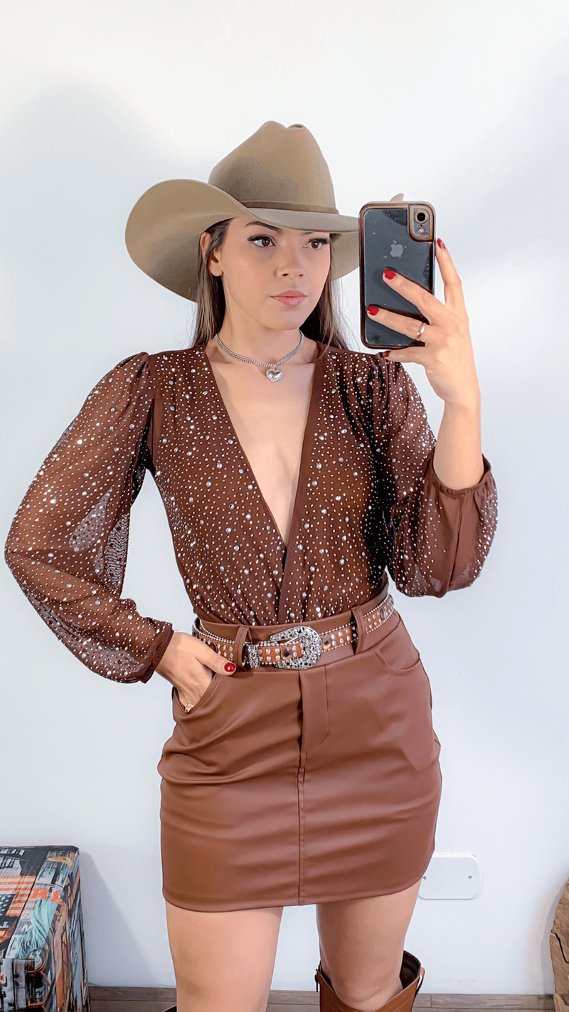 Conjunto Marrom Saia De Couro e Body decotado com brilho Marrom